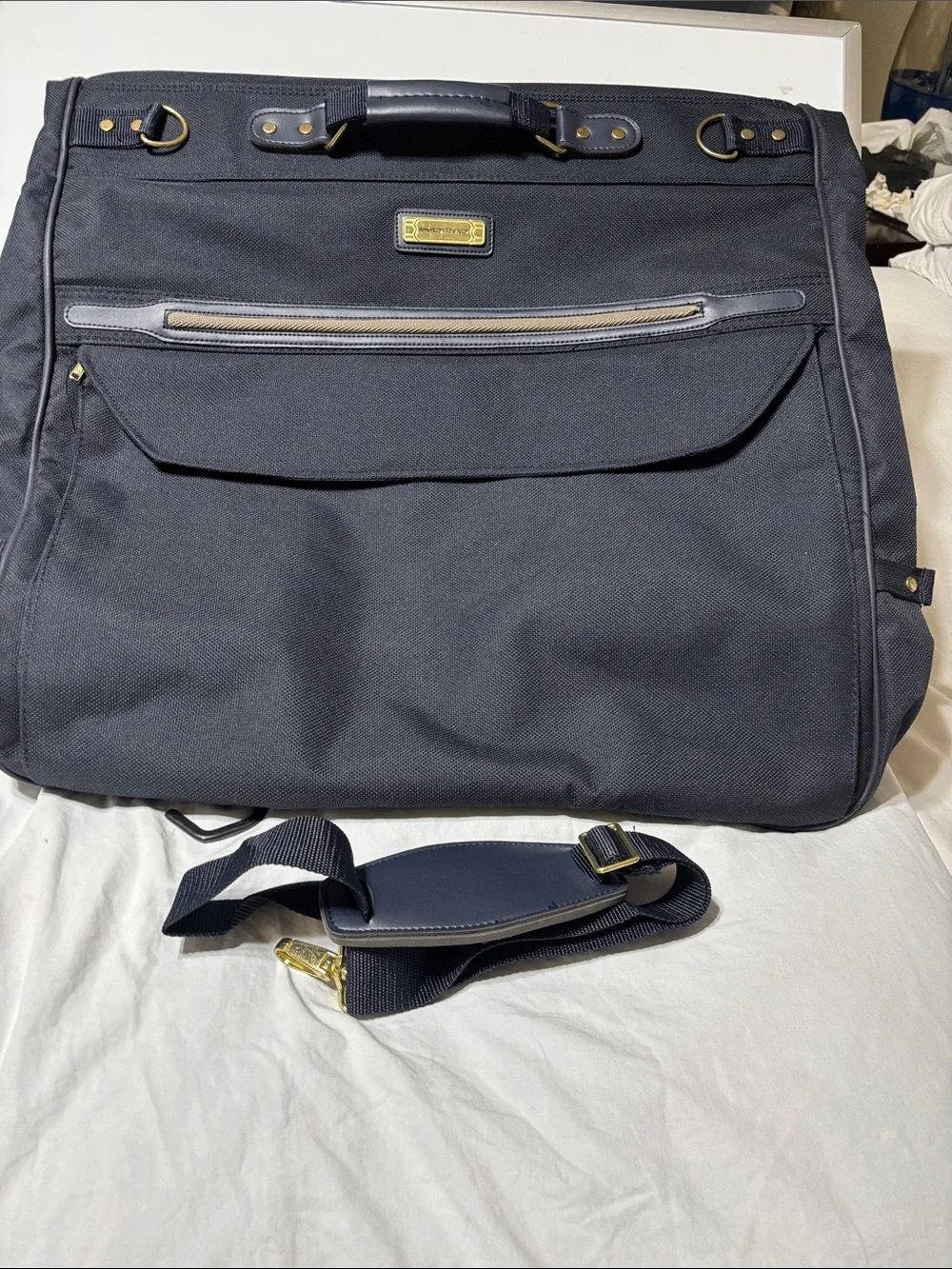 American Tourister dark navy blue    Garment Bag with Gold Hardware. NWOT